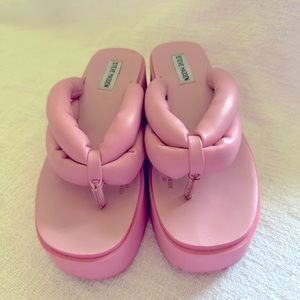 Steve Madden Billion Platform Sandal